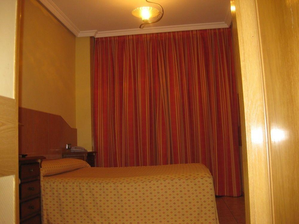 Hostal Maria Ronda Мадрид Екстер'єр фото